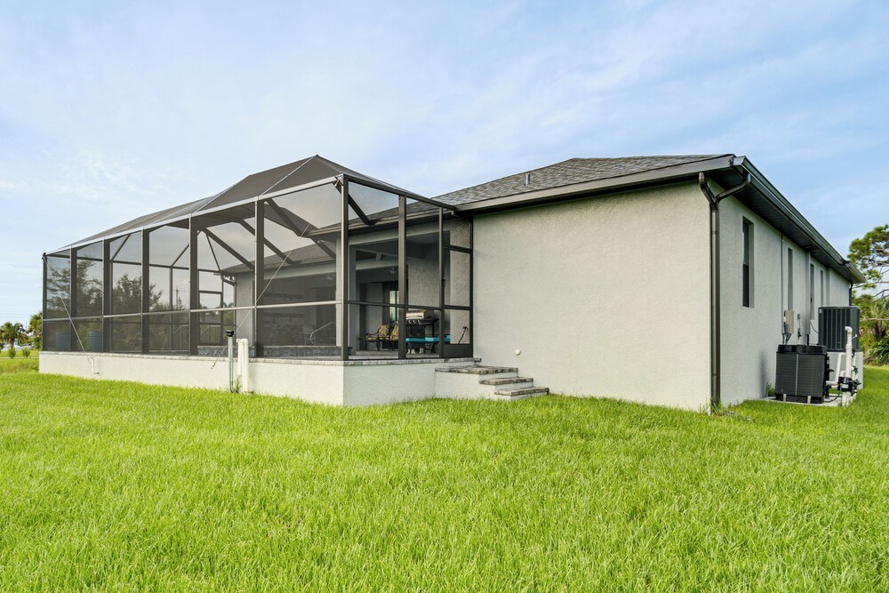 10 Mi to Beaches: Modern Retreat in Port Charlotte