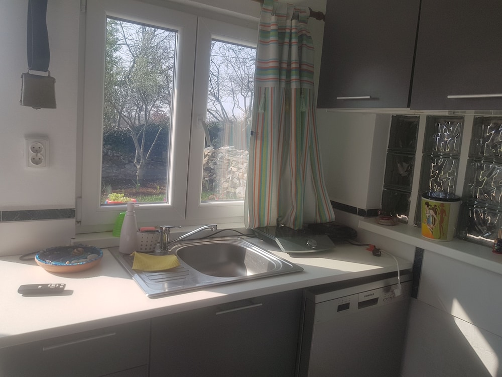 Lovely 2-bed House in Klarici Close to Pula view 5