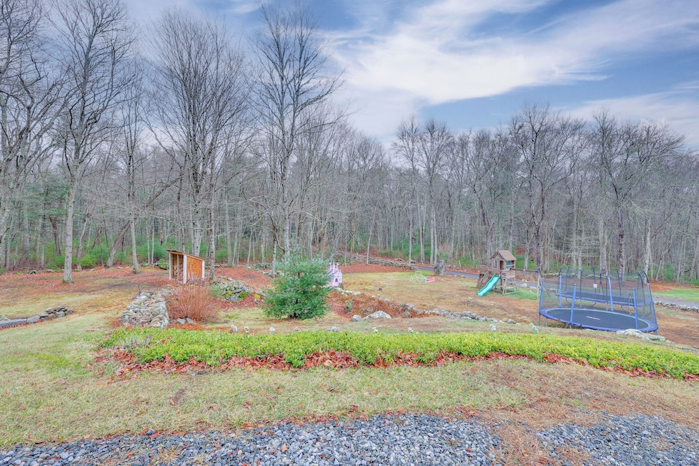 Secluded Family Home Near Hiking in Voluntown!