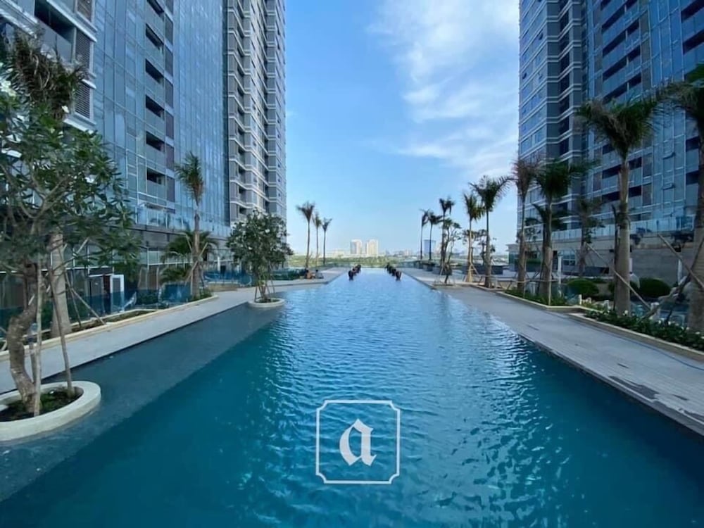 SUNWAH PEARL Premier Residence