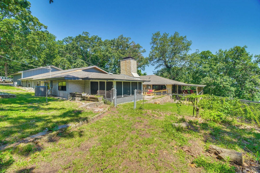 Waterfront Hot Tub - Luxe Home on Grand Lake!