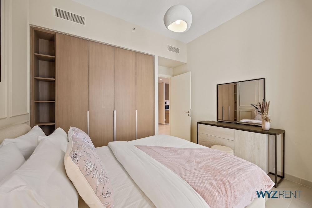 Pink Panther Soft Glam 1BR in Surf 2