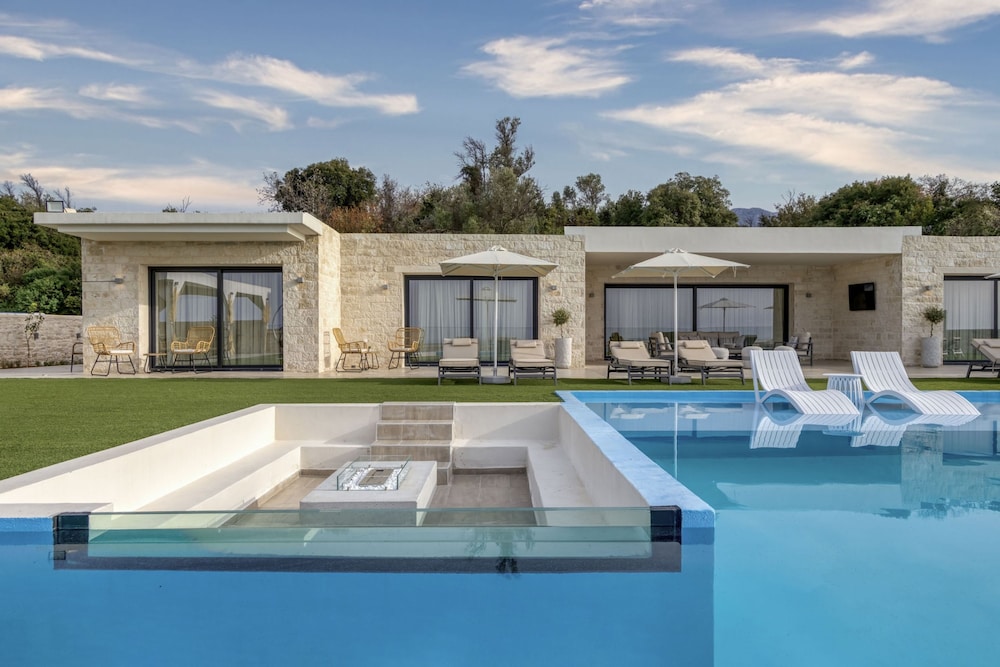 Elira Luxury Villa - With Private Pool