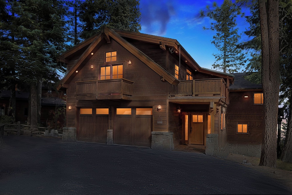 Tahoe Mountain Retreat Sleeps 12!
