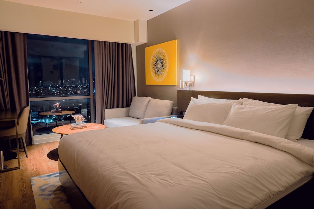 Hotel Residences at Acqua