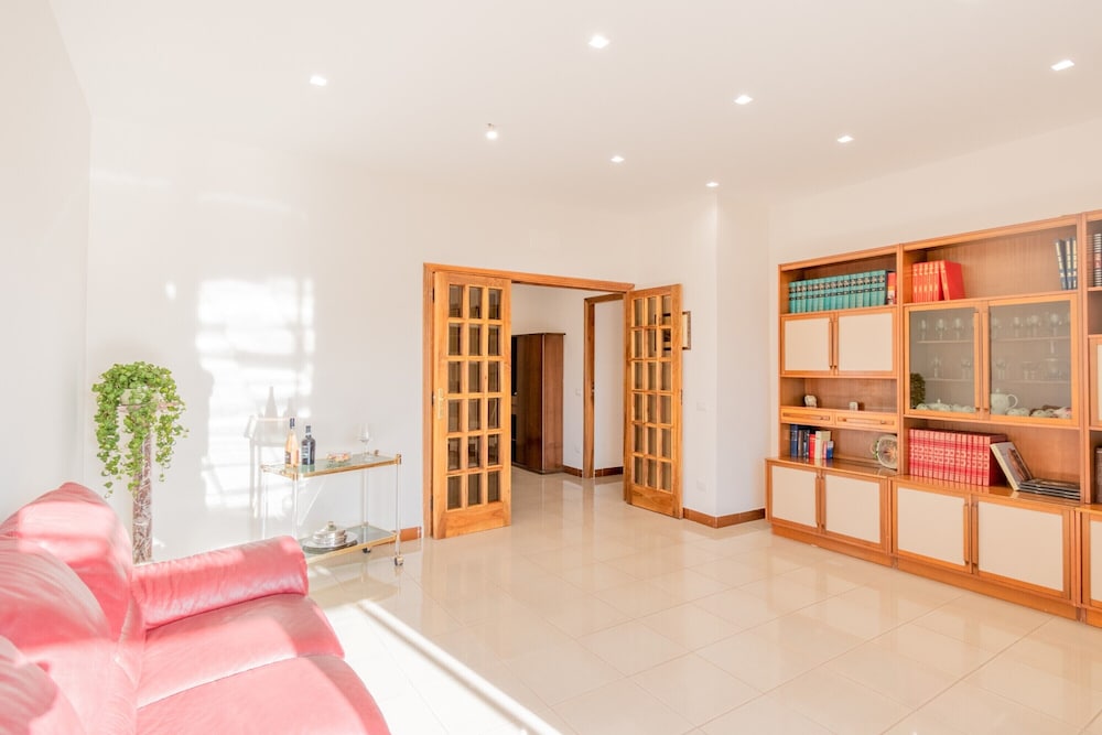 Bright Apartment Private Parking Naples — Naples photo 3