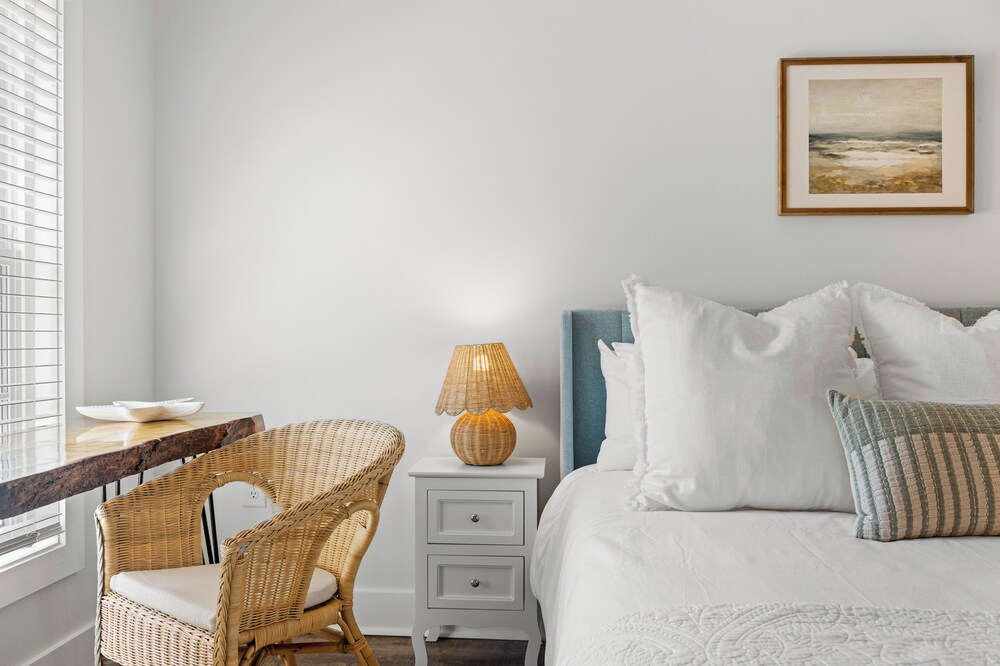 Spacious 6BR Beach Home Sleeps 15 Relax & Reconnect at Coastal Breeze