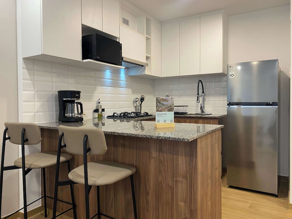 w Refined 1BR in the Heart of Miraflores