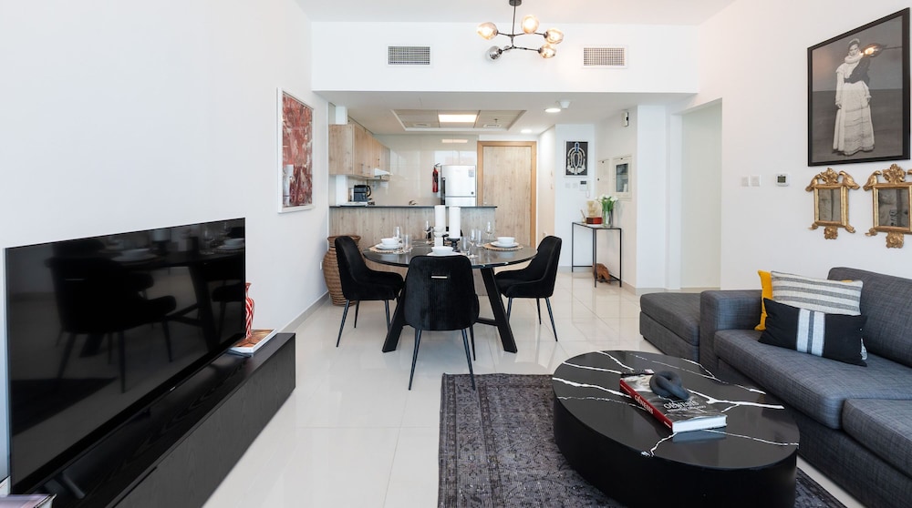Premium 2BR Apt w Marina Views