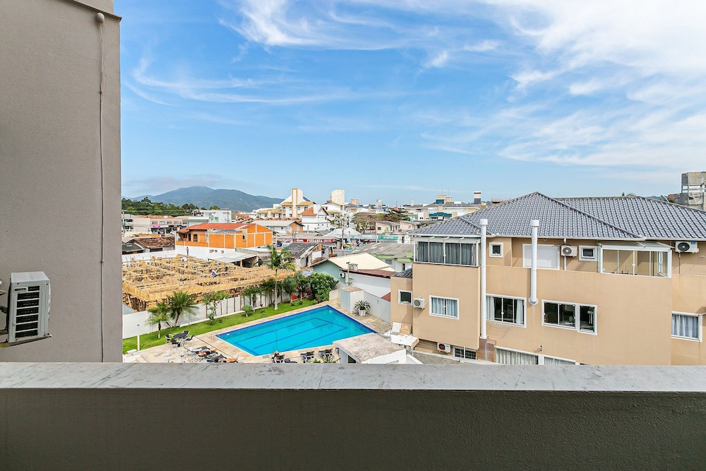 Apto em Condominio pe na Areia, c/ Piscina Mhr308