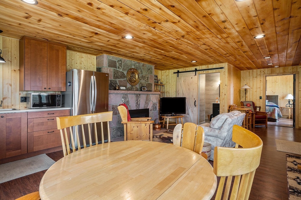 Frontier Mountain Retreat - Monthly Long-term Vacation Rental 30 Days Minimum -- Estes Park 1 Bedroom Apts by RedAwning - Property Image 36