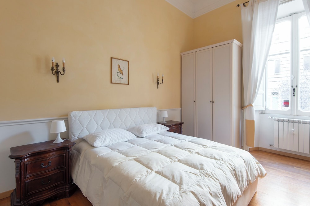 Vatican Luxury Three Bedroom Apartment — Rome photo 2