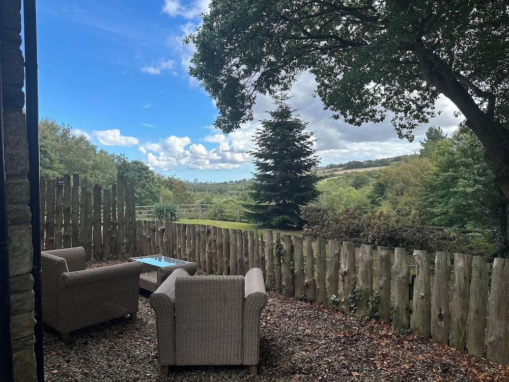 ๐ฟ Quaint Country Cottage With Valley Views, Dog-friendly & Horse-friendly