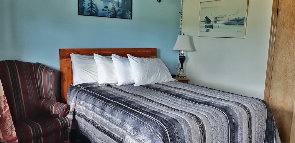 MacIver's Motel & Campground
