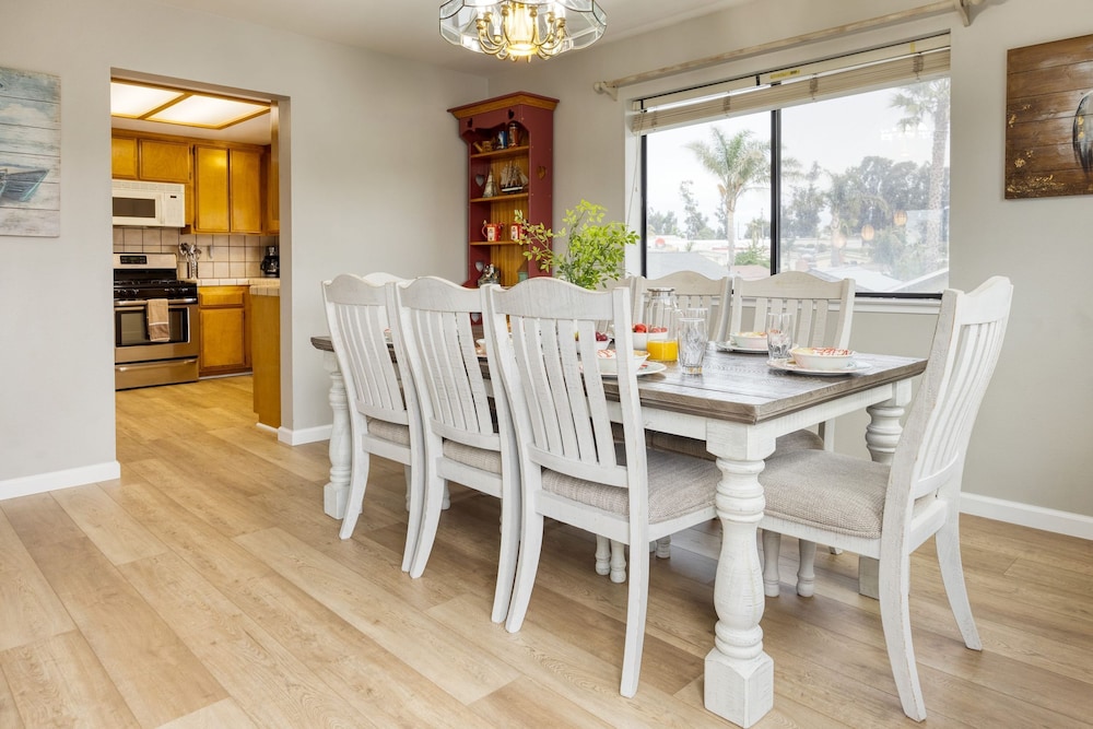 Mendel Manor by Avantstay Walk to Beach Large Deck Patio