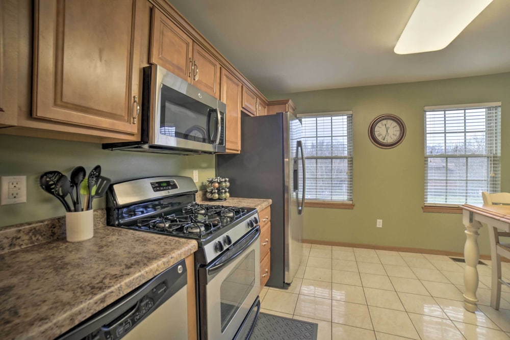 Family-friendly Townhome: 16 Mi to Pittsburgh! - Property Image 35