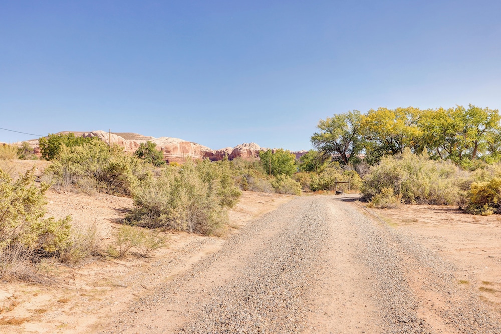Stunning Views: Quiet Bluff Home Near Hiking! view 5