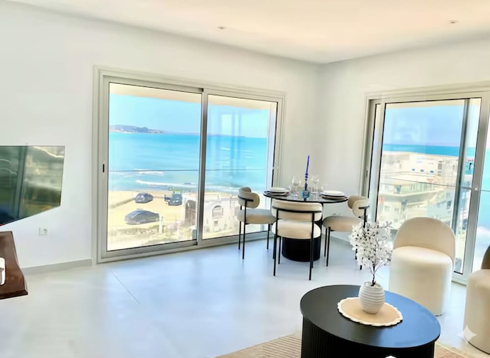L'onde Turquoise - Apartment With Feet in the Water