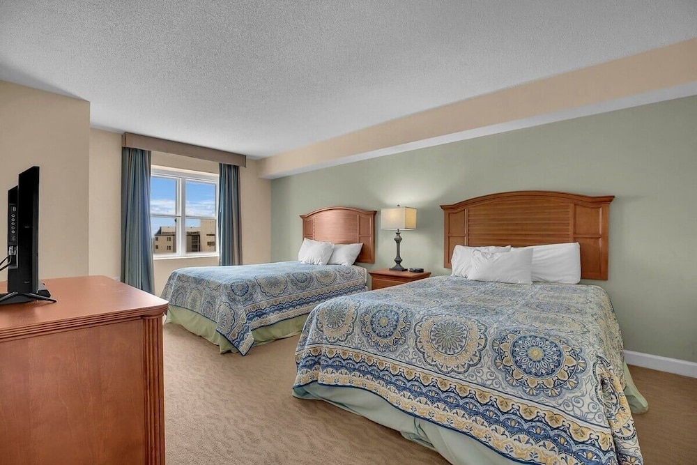 Horizon 701 3 Bedroom Condo