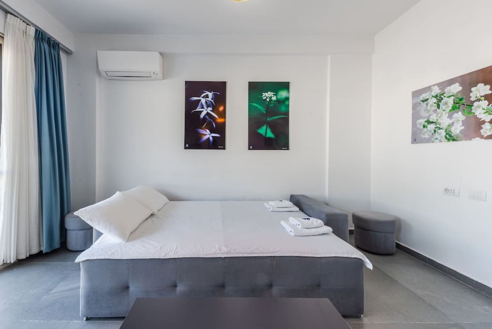 2-br Apartment by the Beach - Jasemin