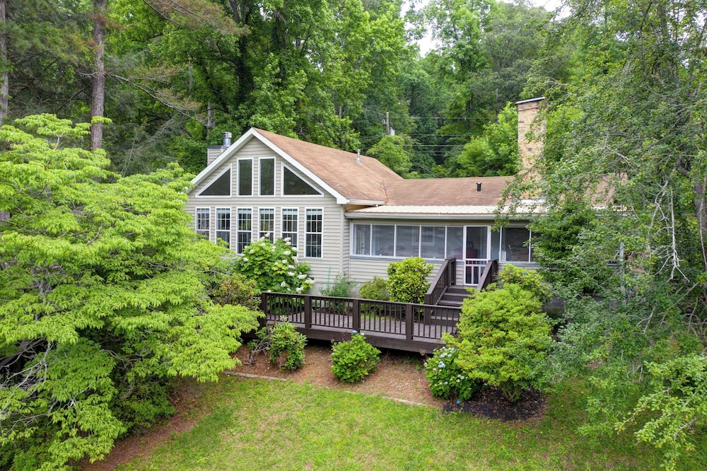 Lakeside Country Cottage