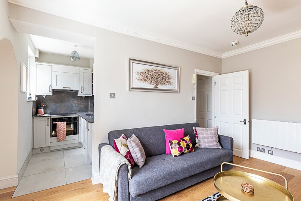 Modern Top-floor Victorian Charm in Kensington