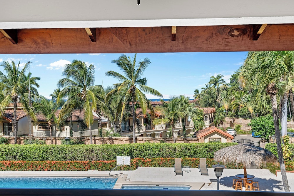 Stylish 2-Bedroom Beach Condo with Ocean-View Deck, Lush Pool Area & 2-Minute Walk to Flamingo Beach