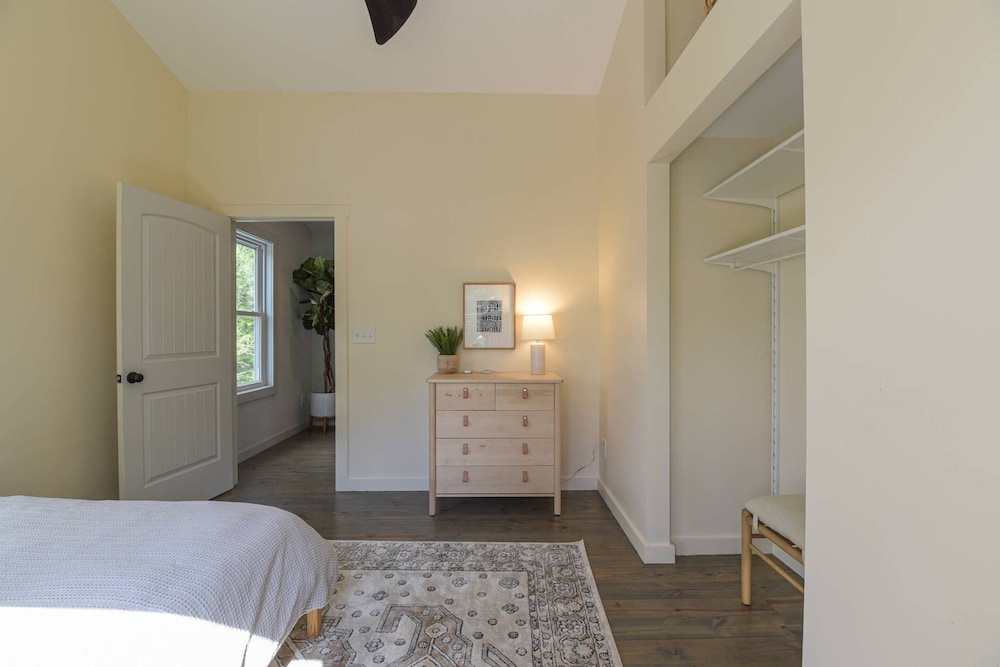 Plum Perfect Hideaway by Avantstay Power, Water, Wifi Weekly Discounts