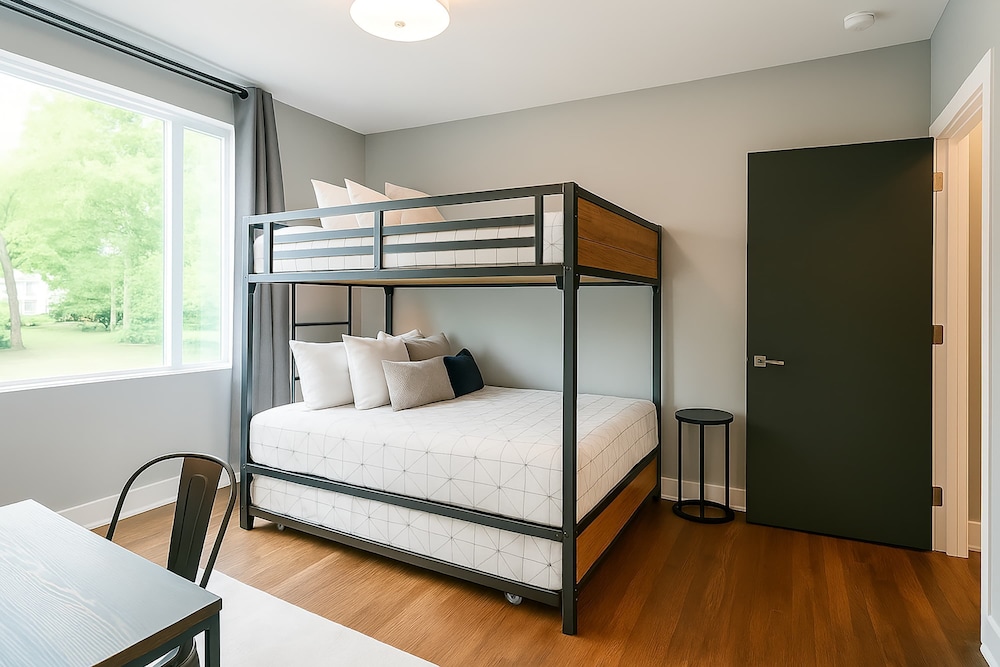 Elvis-themed 13 Beds Rooftop City Views