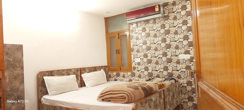 NEW CHANDU INN