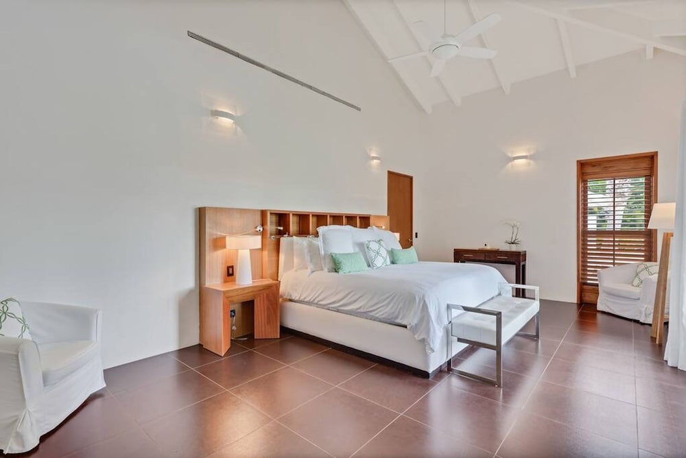 Beautifully-designed Contemporary Villa
