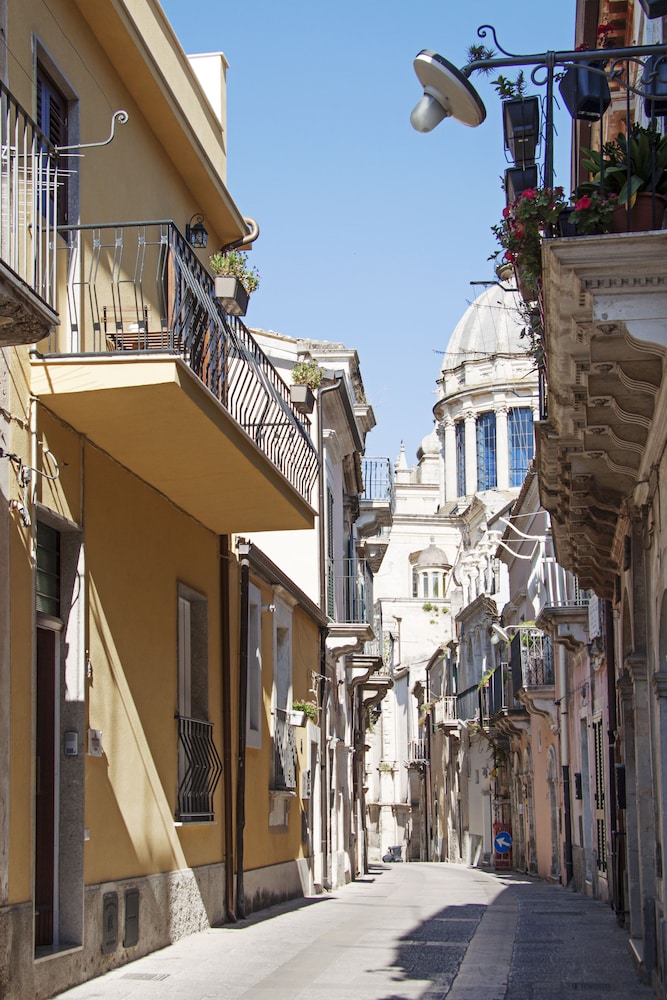 BFAME - Cornice Barocca