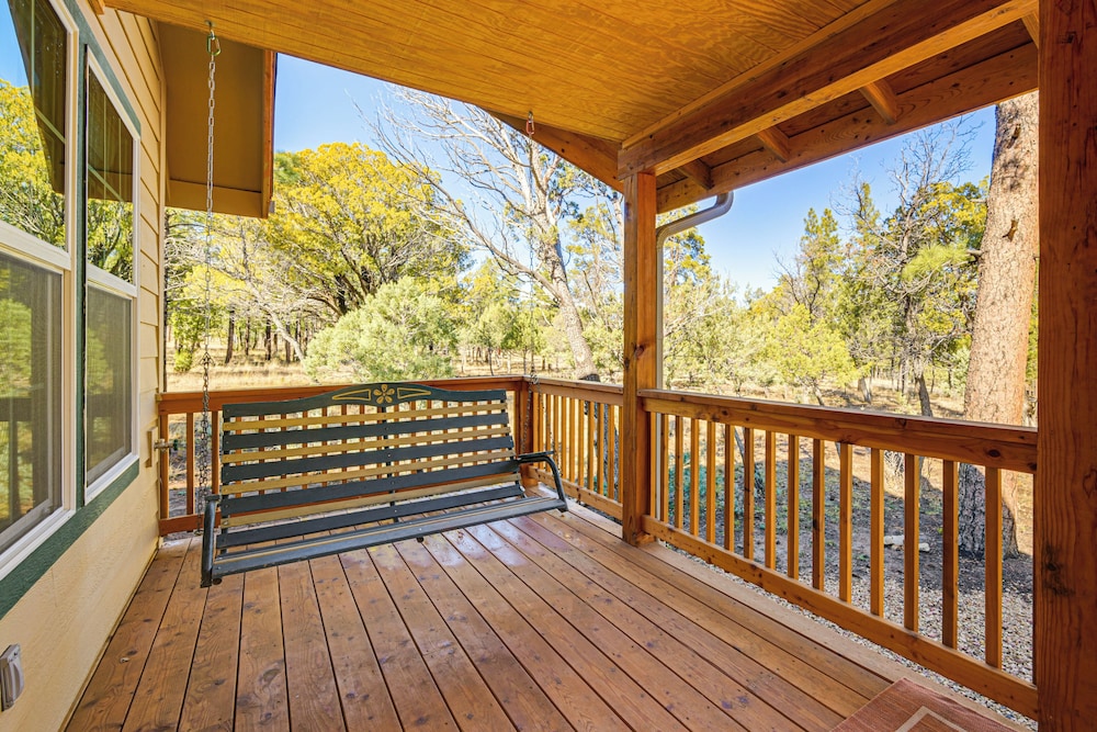 Pet-friendly Blue Ridge Cabin: Wraparound Deck!