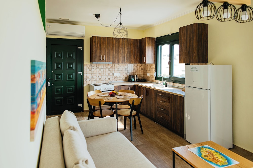 Pezoulia Cottages