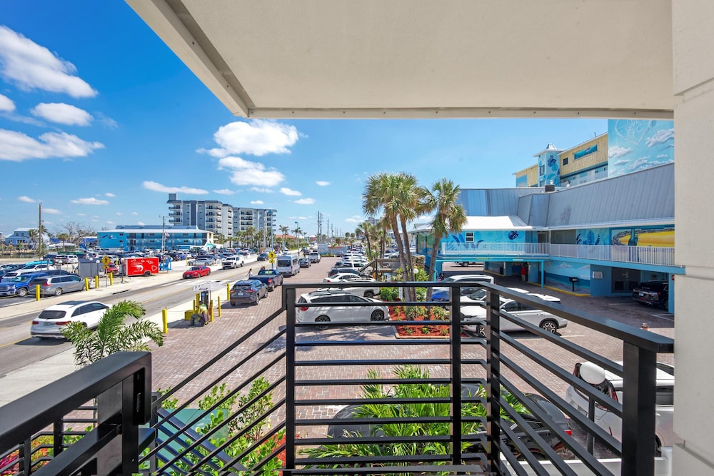 Crescent Shore 201