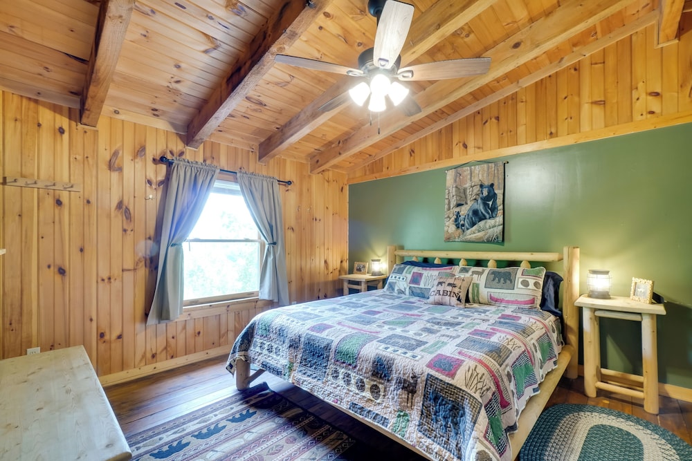 Hot Tub & Deck! 'bear Hugs Cabin' Near Gatlinburg