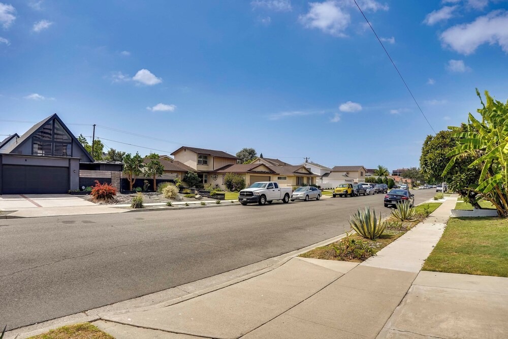 Pet-friendly Studio in Costa Mesa - 7 Mi to Beach!
