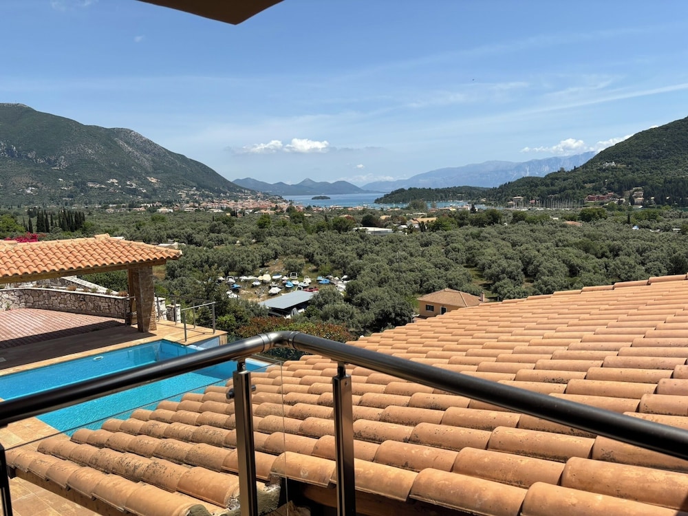 Smaragdine Blue Villa
