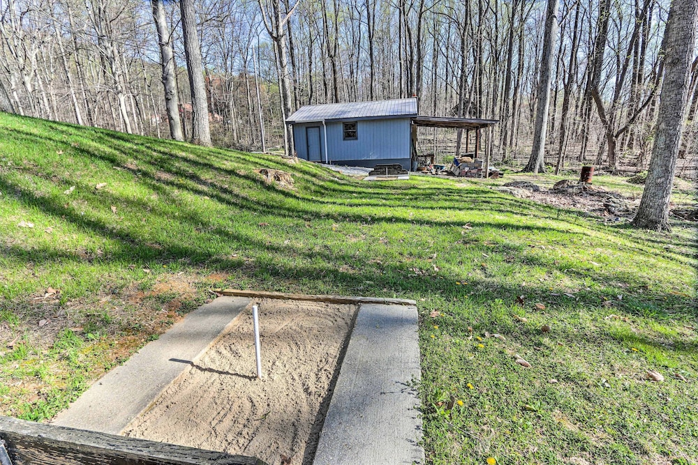 Knoxville Vacations - Peaceful Secluded Knoxville Retreat w/ Deck - Property Image 9
