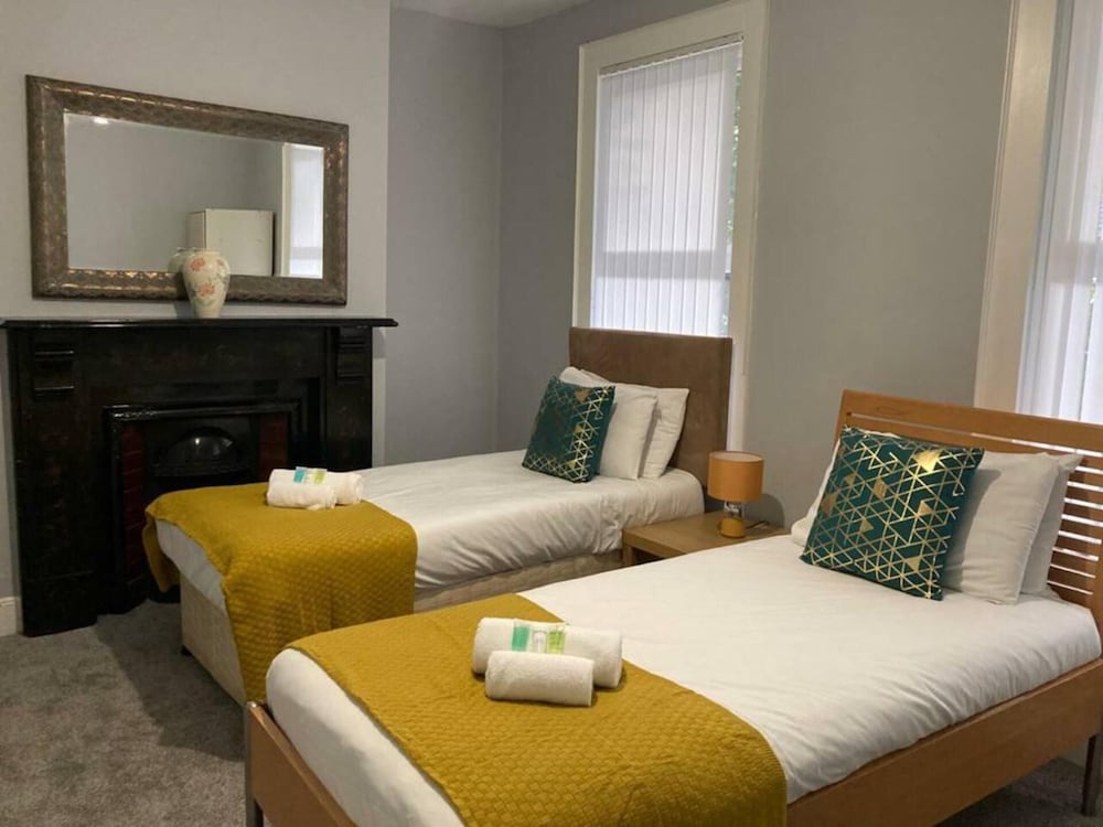 So-fresh So-clean Beautiful 3-bed House n Belfast view 2
