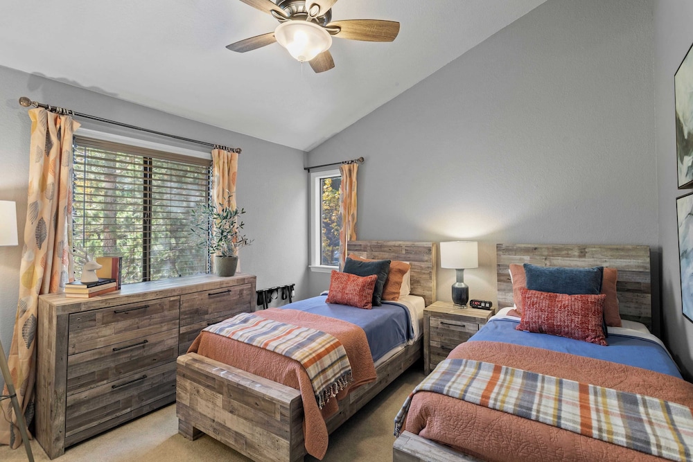 5bdr Stay w/ Fireplace, Game Room & Family-friendly Amenities Arrowhead Chalet by Avantstay