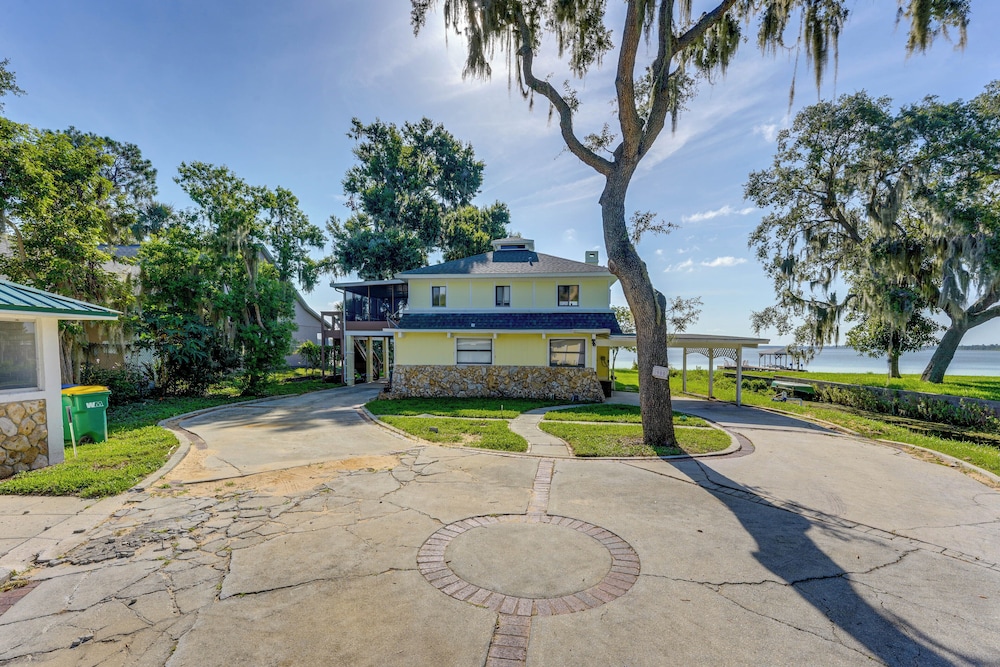 Lake Dora Escape: Canal Access & Seaplane Sights!