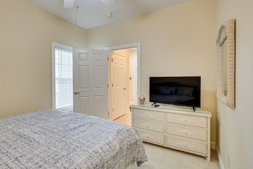 4 Mi to Sunset Beach: Resort-style Family Condo