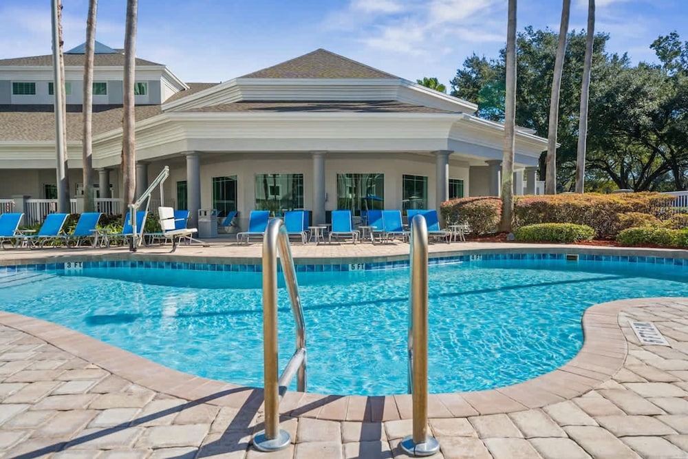 1BR Free Shuttle to Disney Parks