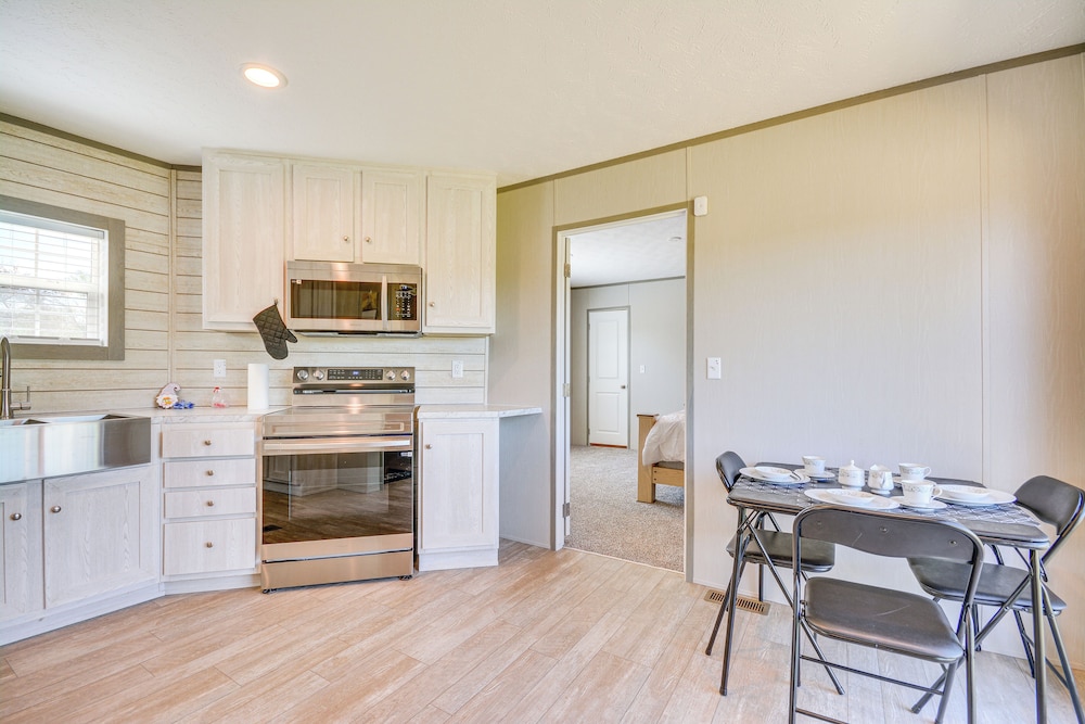 8 Mi to Main Street: Home w/ Yard in Bedford!