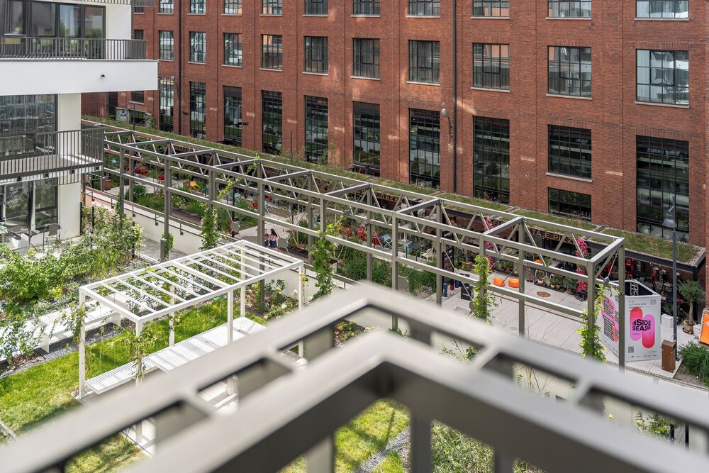Lion Apartments -DOKI LifeStyle&FoodHall