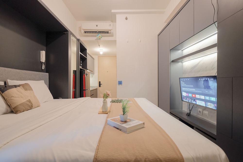 Comfort And Compact Studio At Apartment Tokyo Riverside Pik 2