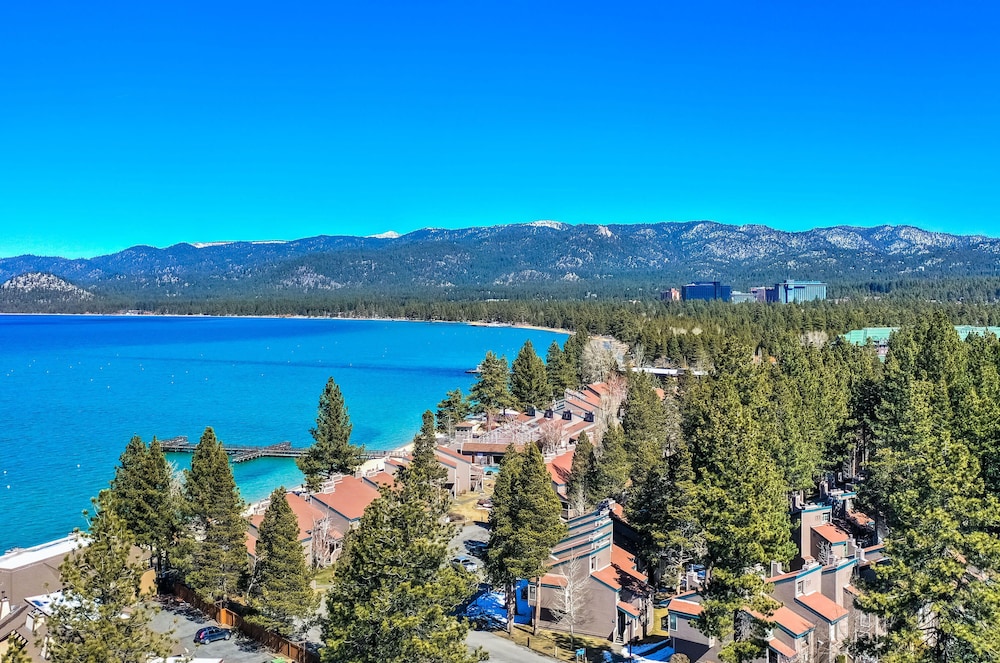 Lakeland Village - Walk to the Beaches of Lake Tahoe!