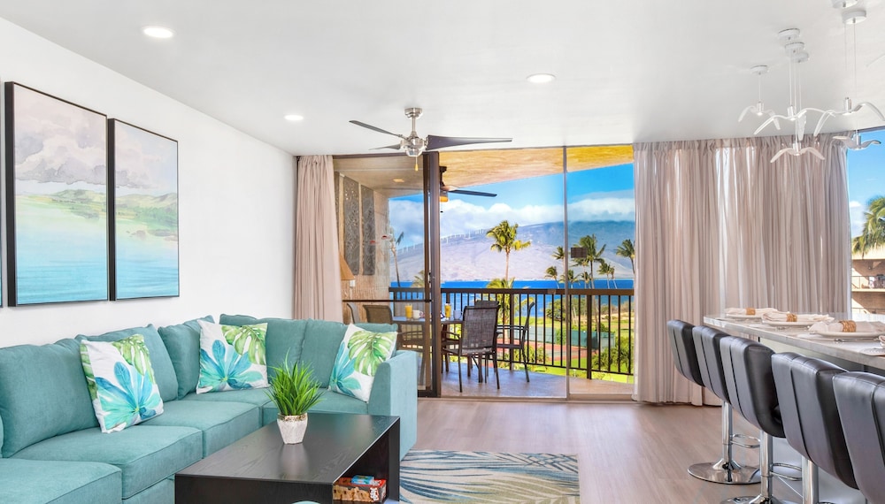 2BR/2BA Oceanfront Condo in Maui Sunset