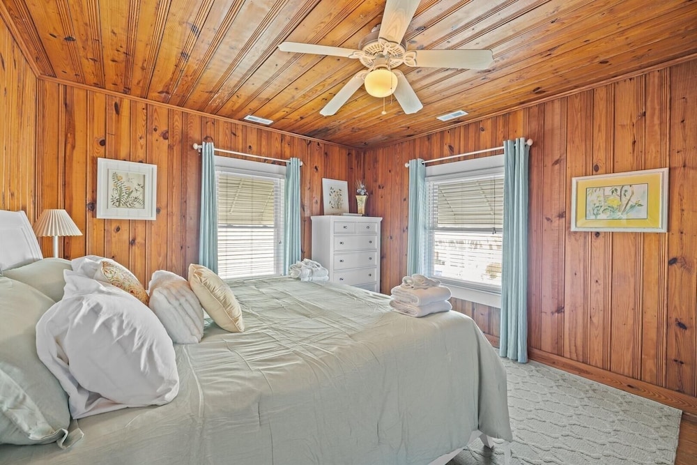 Pollock Cottage 6 Bedroom Home